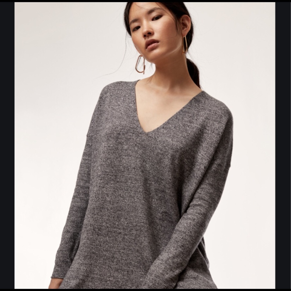 Aritzia Babaton Erin V-Neck Tunic Grey Heather XS